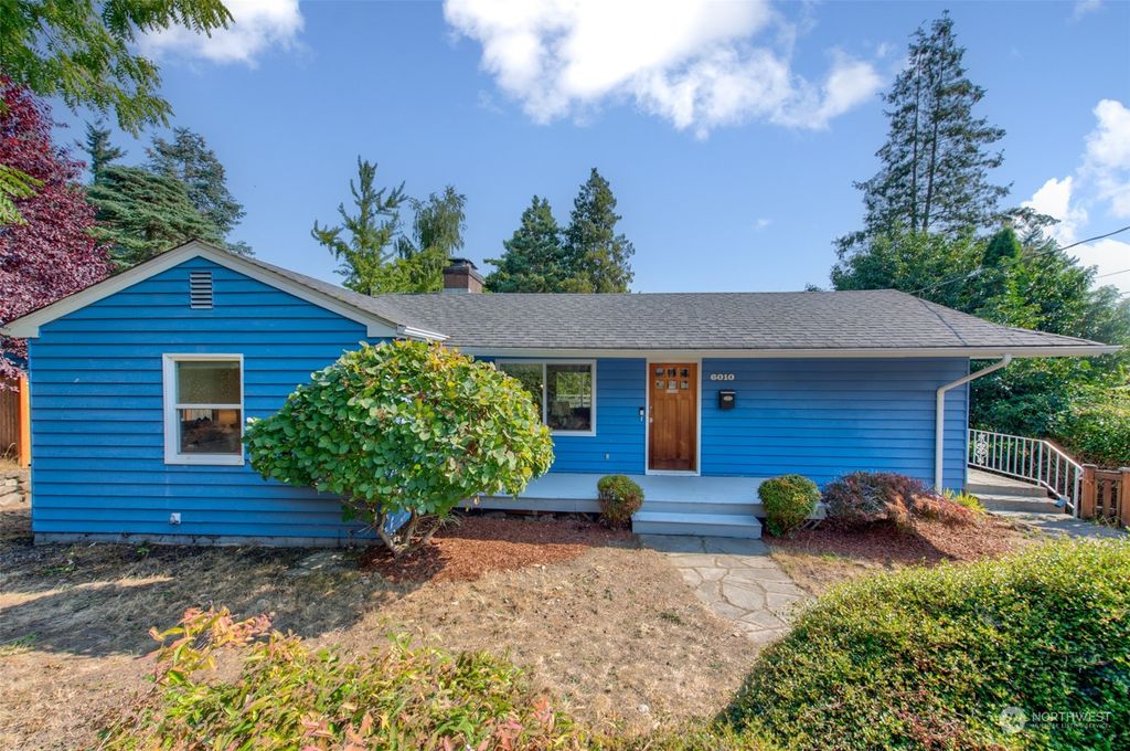 Photo of 6010 38th Street NE, Seattle, WA 98115 (MLS # 2165421)