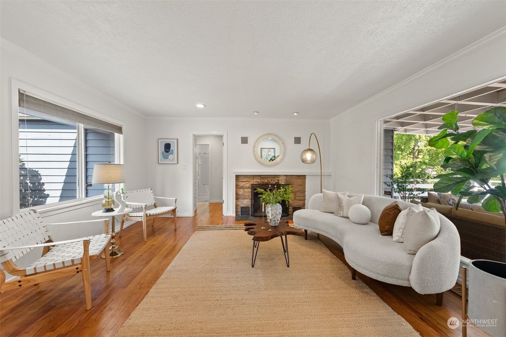 Photo of 6010 38th Street NE, Seattle, WA 98115 (MLS # 2165421)