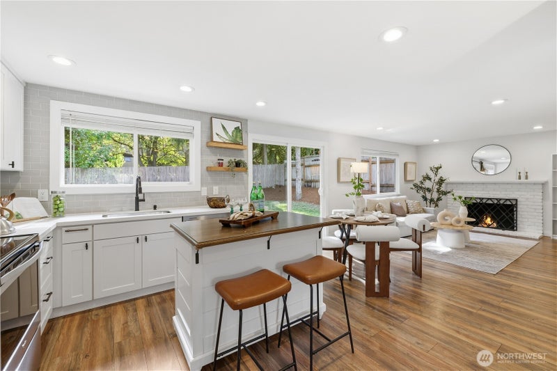 13725 NE 70th Place