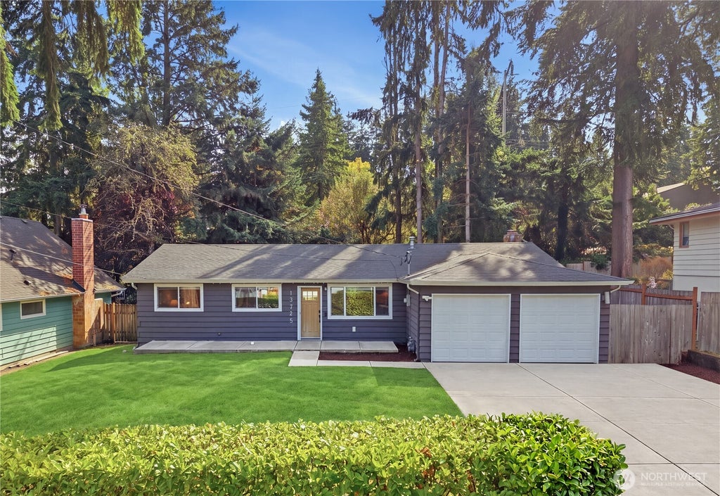 Photo of 13725 NE 70th Place, Redmond, WA 98052 (MLS # 2577375)