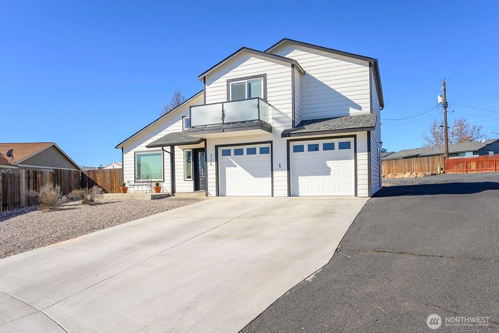 Photo of 326 N Clark Road, Moses Lake, WA 98837 (MLS # 2484941)