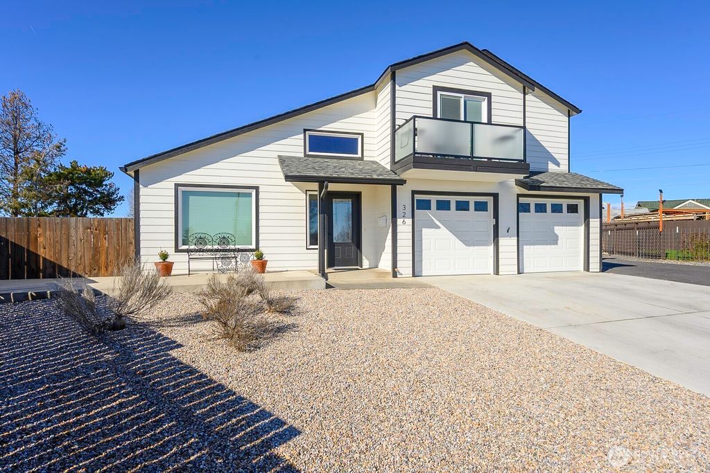 Photo of 326 N Clark Road, Moses Lake, WA 98837 (MLS # 2484941)