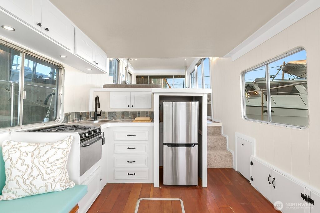 Photo of 1325 Fairview Avenue N, Seattle, WA 98102 (MLS # 2420257)