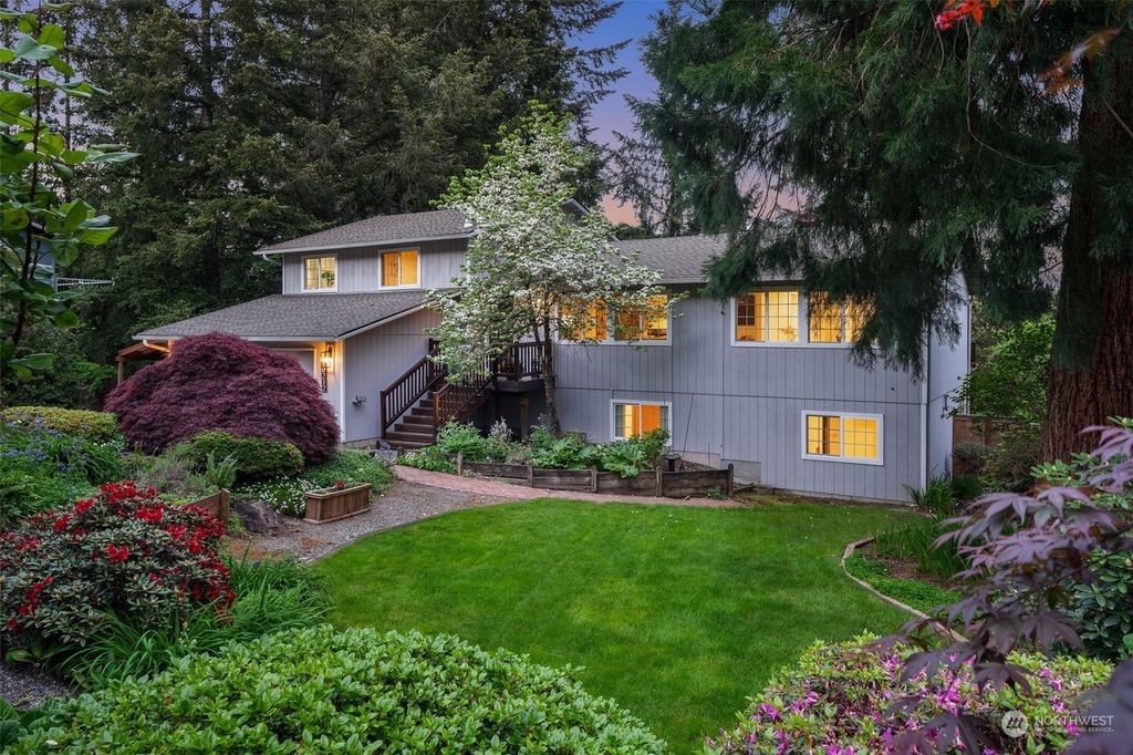 Photo of 10212 184th Avenue NE, Redmond, WA 98052 (MLS # 2235698)