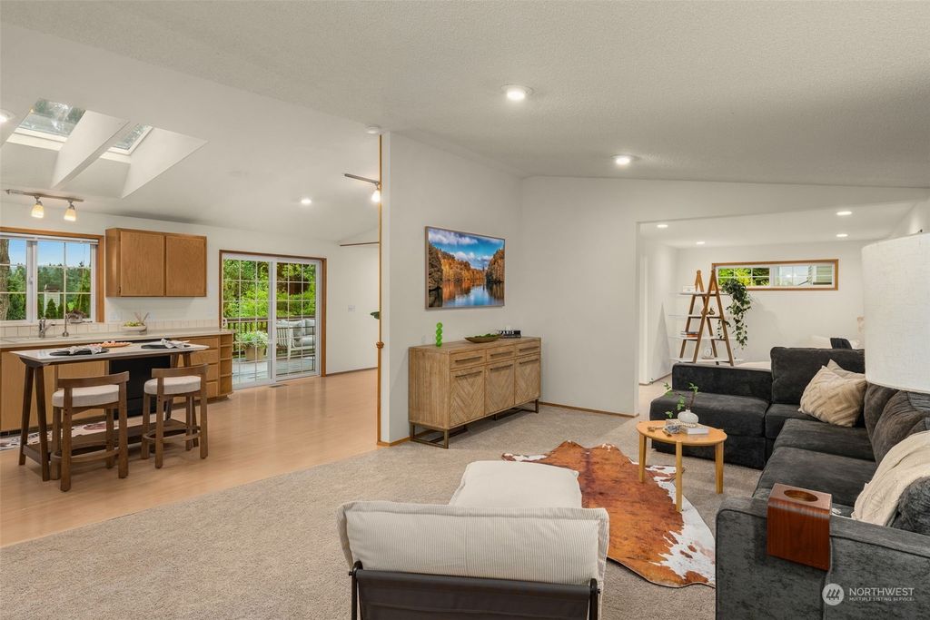 Photo of 10212 184th Avenue NE, Redmond, WA 98052 (MLS # 2235698)