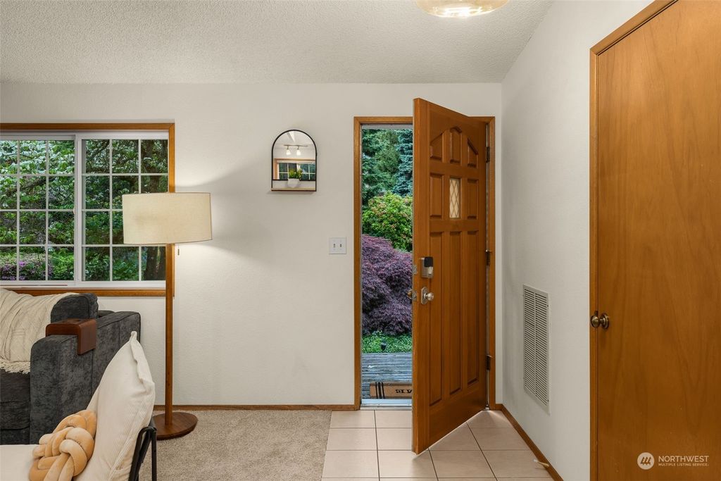 Photo of 10212 184th Avenue NE, Redmond, WA 98052 (MLS # 2235698)