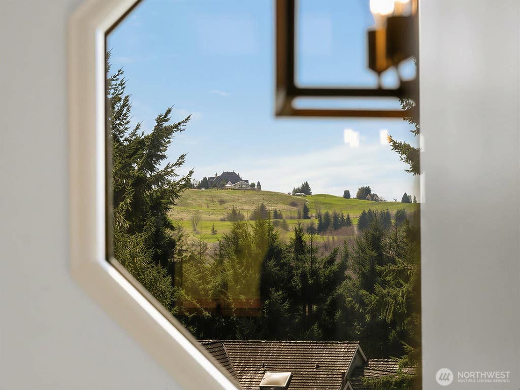 Photo of 14812 SE 62nd Court, Bellevue, WA 98006 (MLS # 2549008)