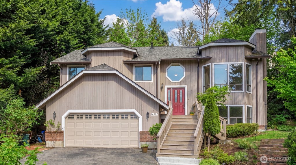 Photo of 14812 SE 62nd Court, Bellevue, WA 98006 (MLS # 2549008)