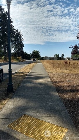 999 W Hemlock