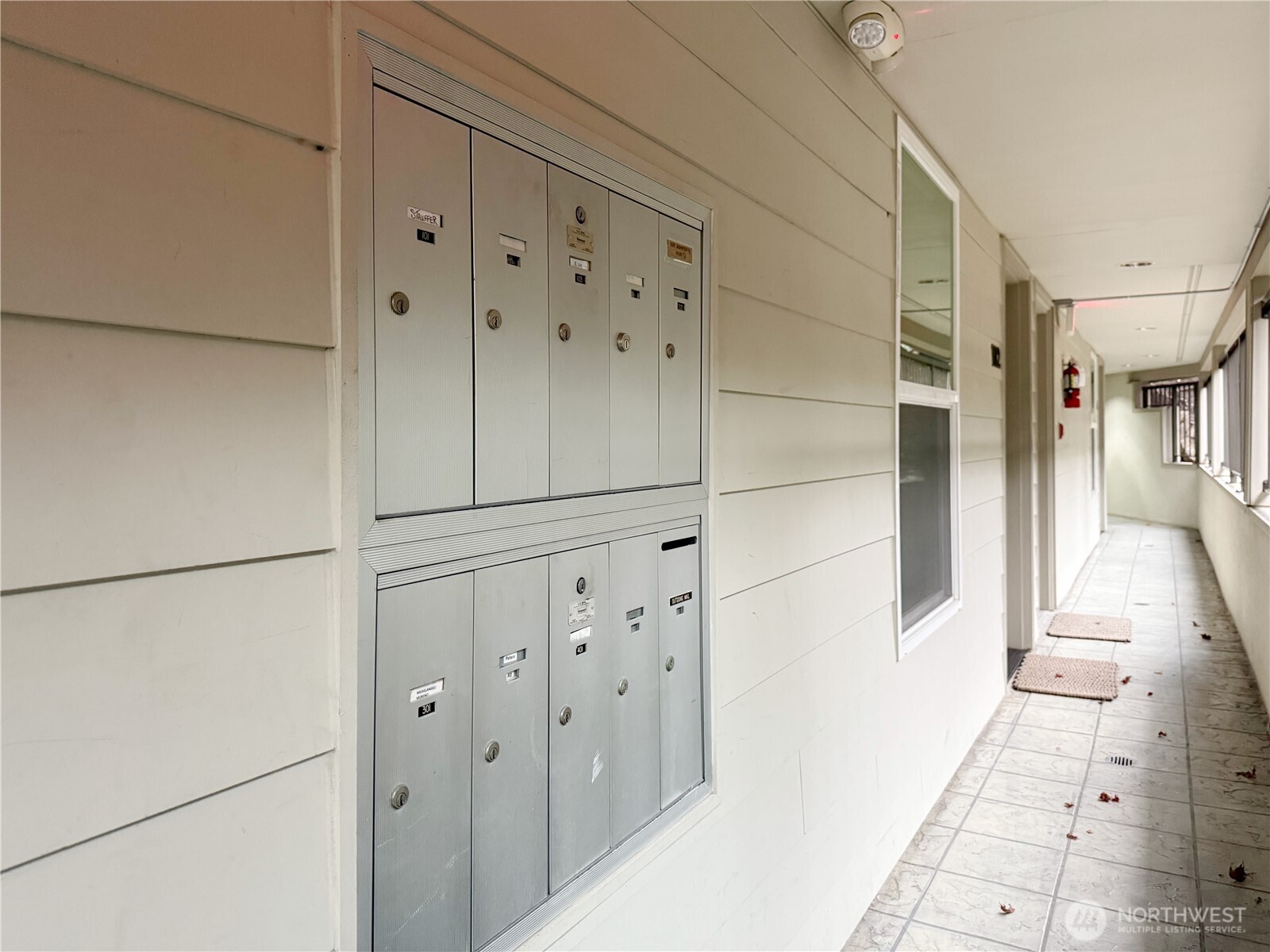 2334 Thorndyke Ave W 202