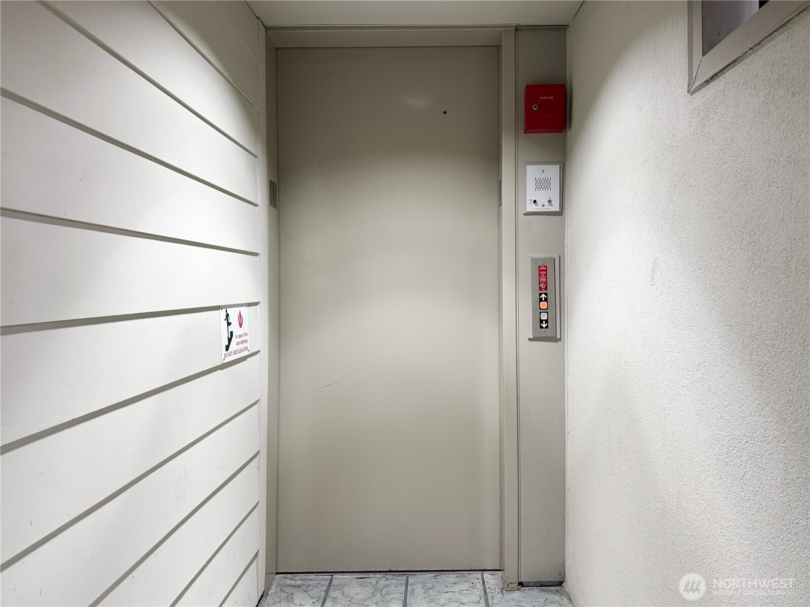 2334 Thorndyke Ave W 202