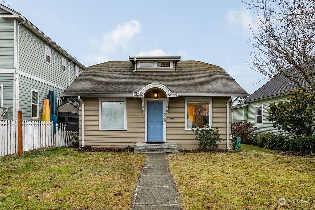 Photo of 3503 Oakes Avenue, Everett, WA 98201 (MLS # 2024733)