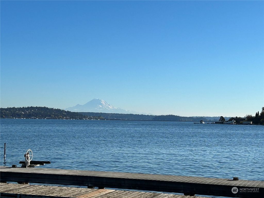 Photo of 814 McGilvra Boulevard E, Seattle, WA 98112 (MLS # 2266555)