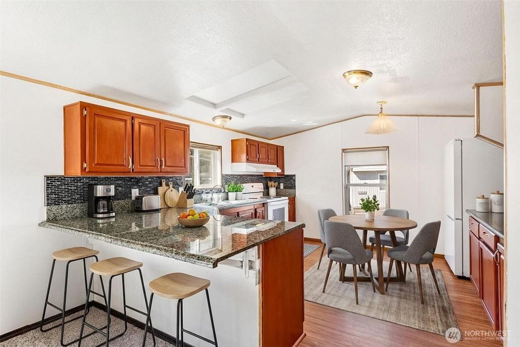 listing image 9364920841654999187