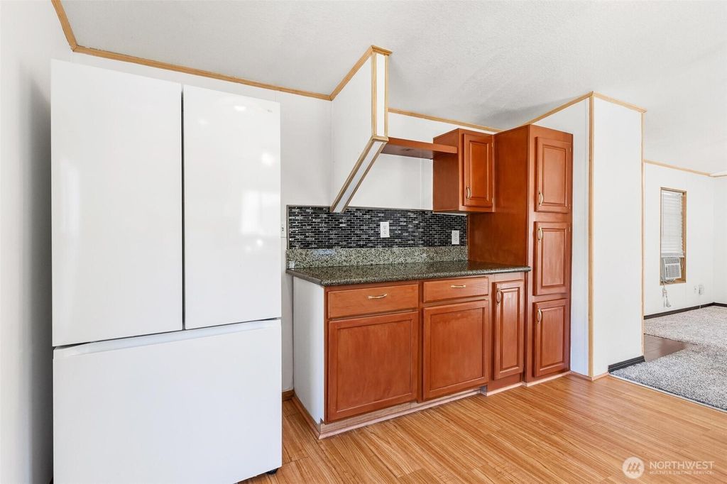 listing image 9362571286716430270