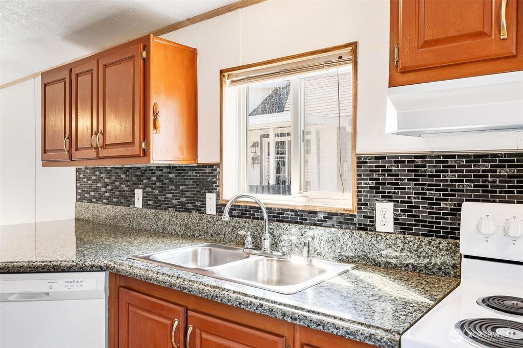 listing image 9360054897359323468