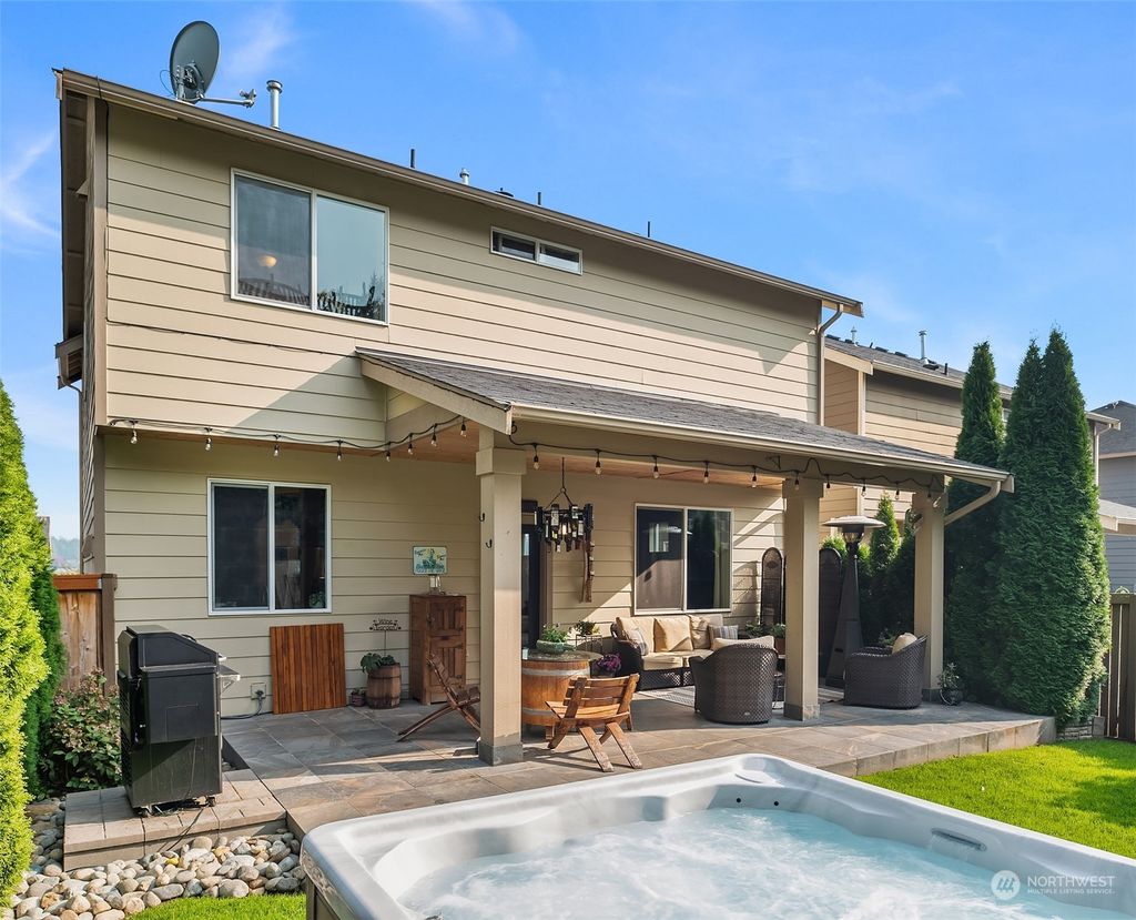 Photo of 26839 223rd Lane SE, Maple Valley, WA 98038 (MLS # 2009400)
