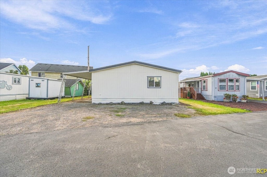Photo of 1635 West Side Highway #6, Kelso, WA 98626 (MLS # 2586623)