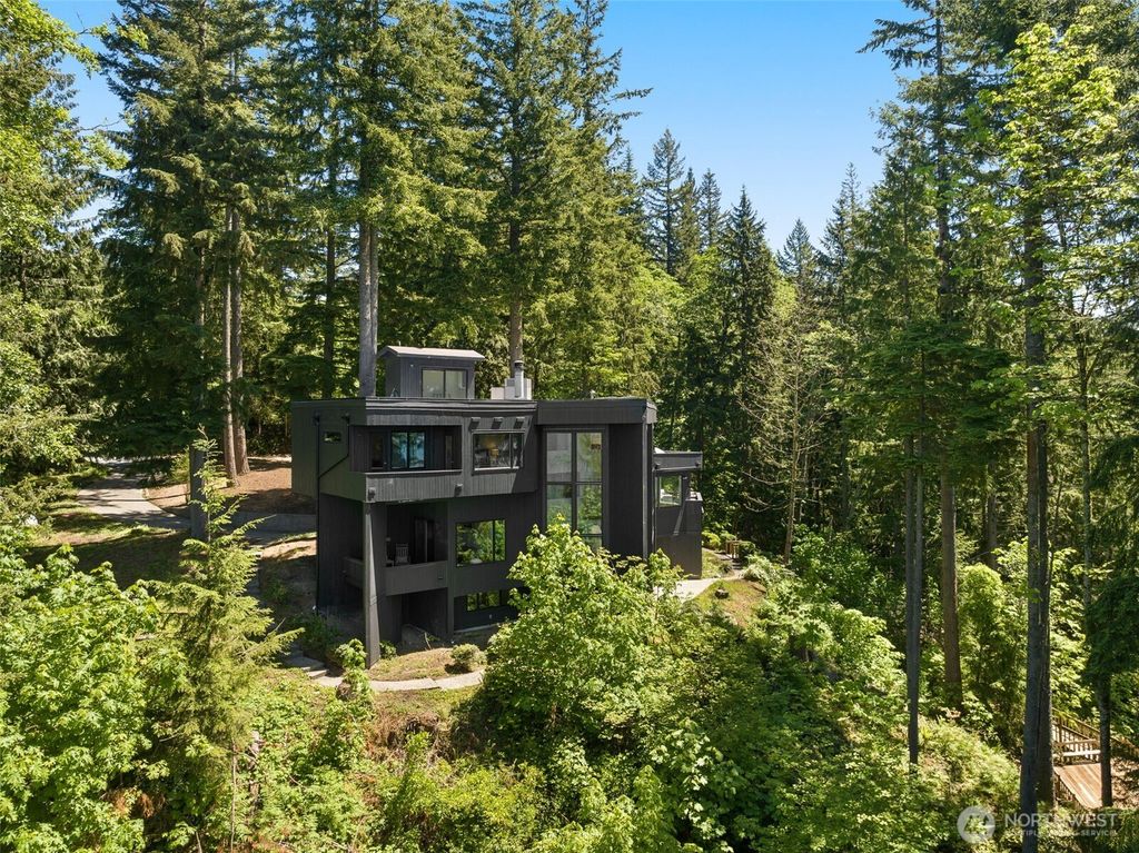 Photo of 27541 SE 154th Place, Issaquah, WA 98027 (MLS # 2382710)