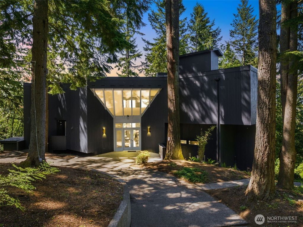 Photo of 27541 SE 154th Place, Issaquah, WA 98027 (MLS # 2382710)