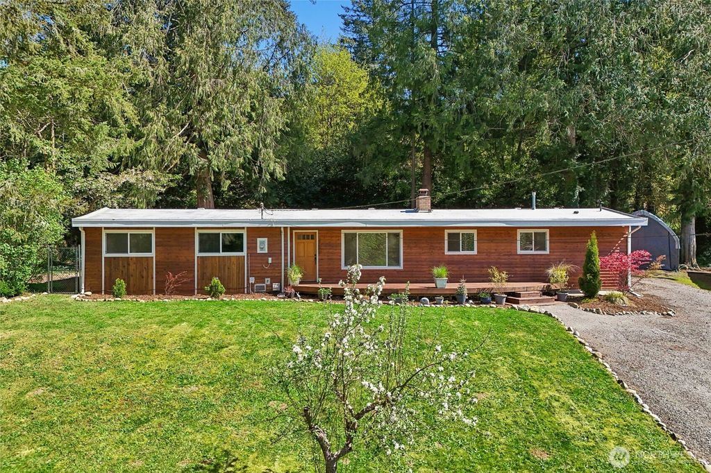 Photo of 28601 SE 225th Street, Maple Valley, WA 98038 (MLS # 2506748)