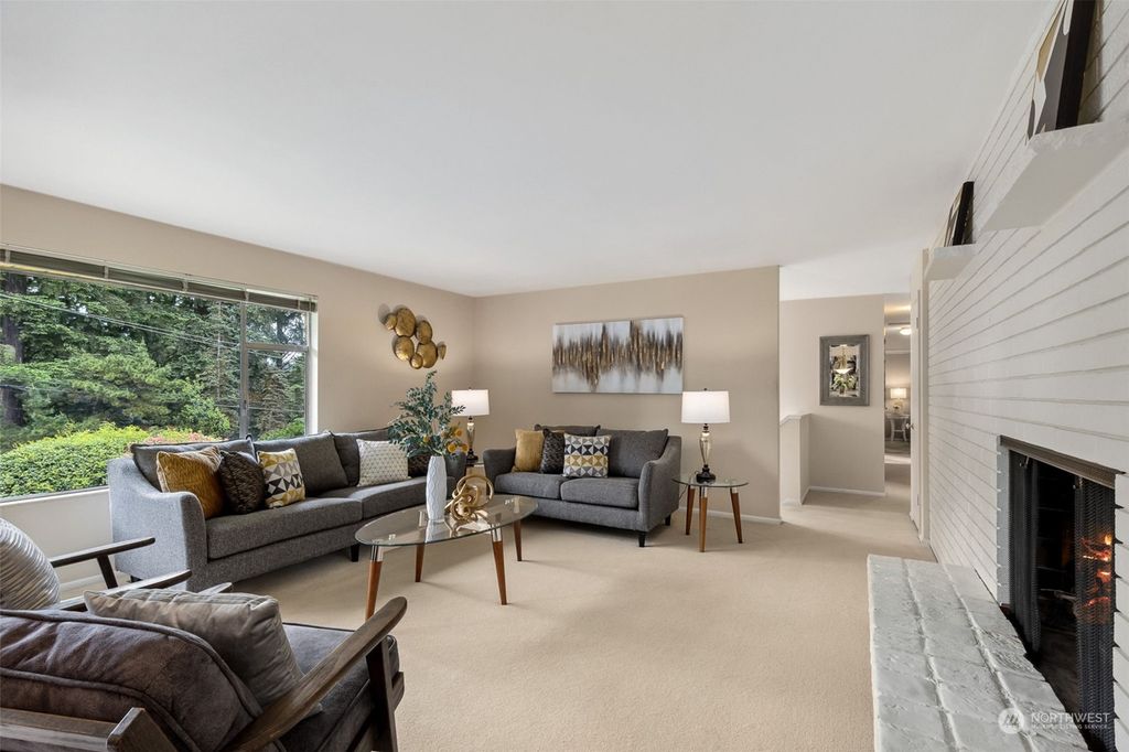 Photo of 135 129th Avenue NE, Bellevue, WA 98005 (MLS # 2252408)