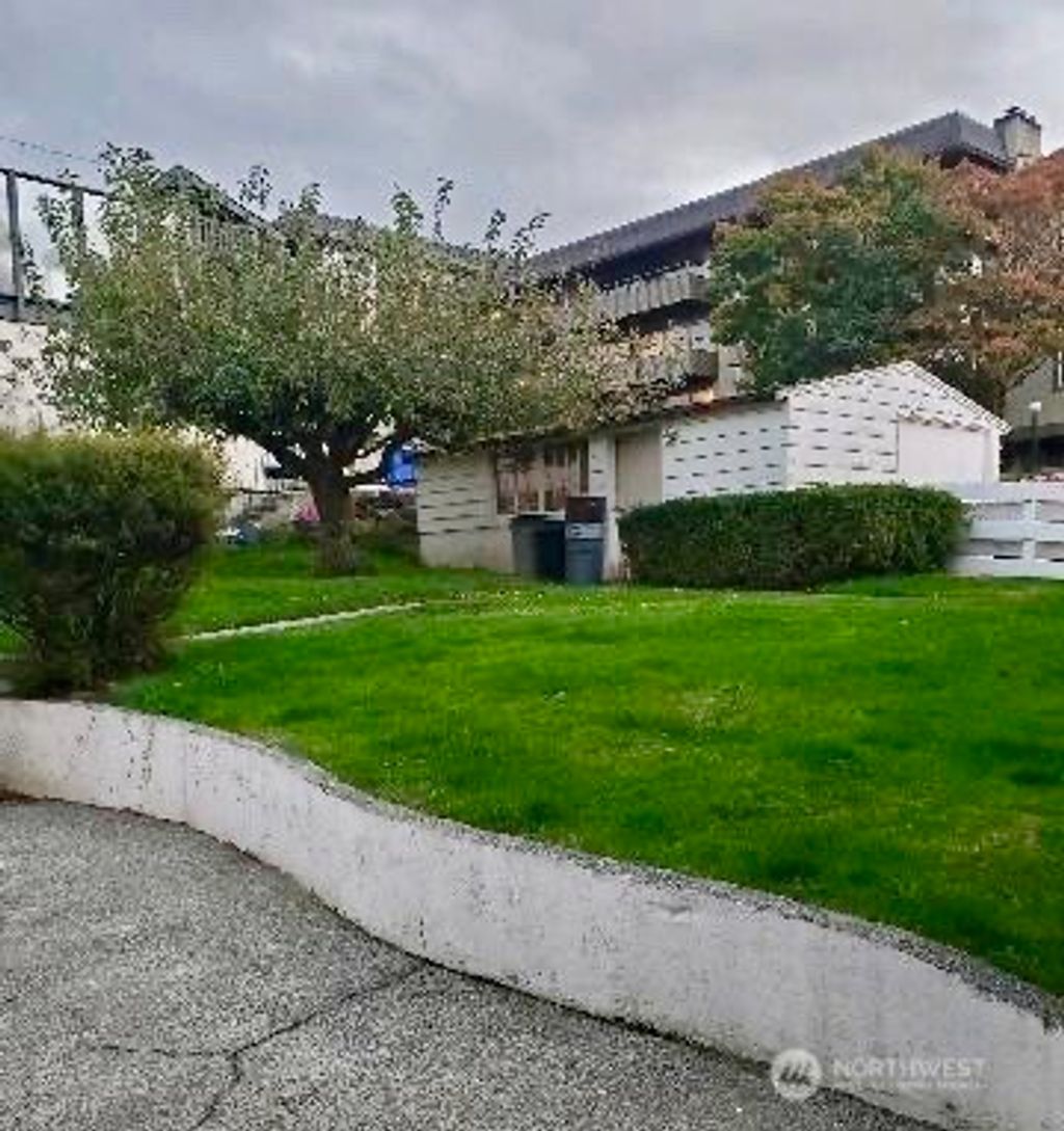 Photo of 640 Bell Street, Edmonds, WA 98020 (MLS # 2463937)