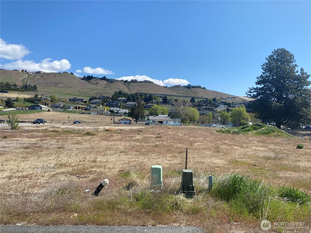 Photo of 154 Harold Street NE, East Wenatchee, WA 98802 (MLS # 2509928)