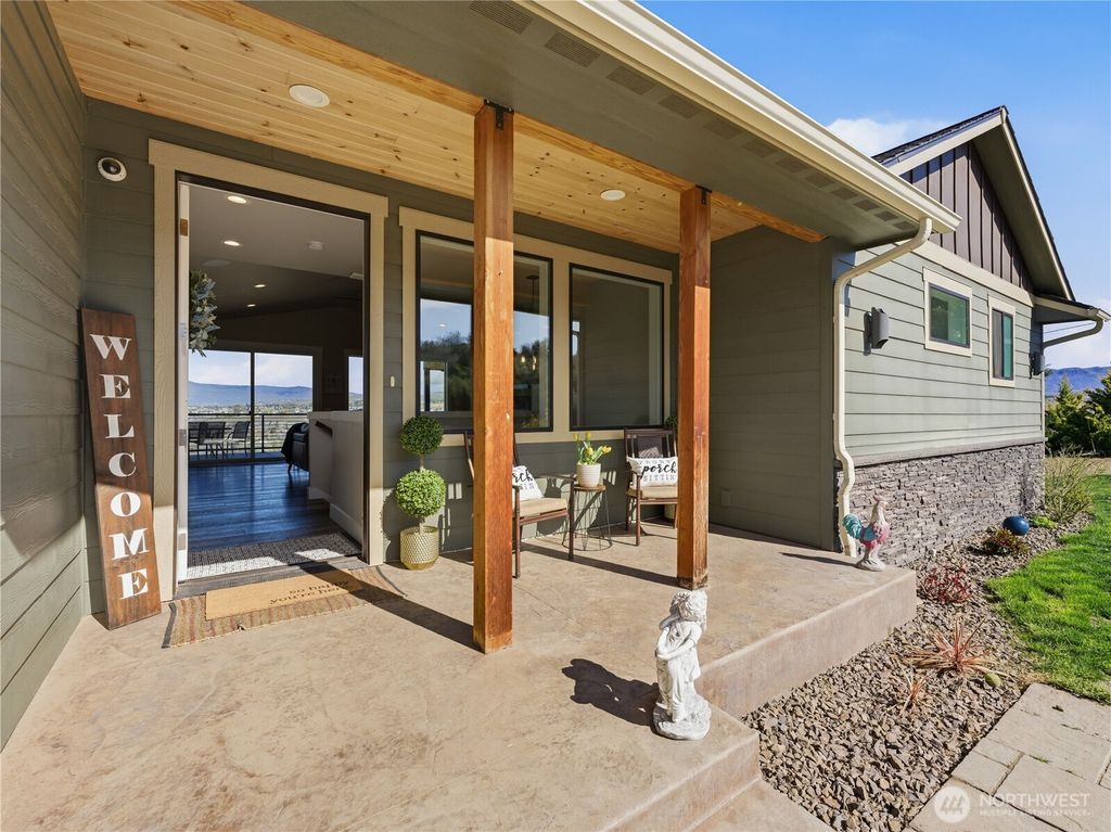 Photo of 2128 McEldowney Road, Malaga, WA 98828 (MLS # 2496544)