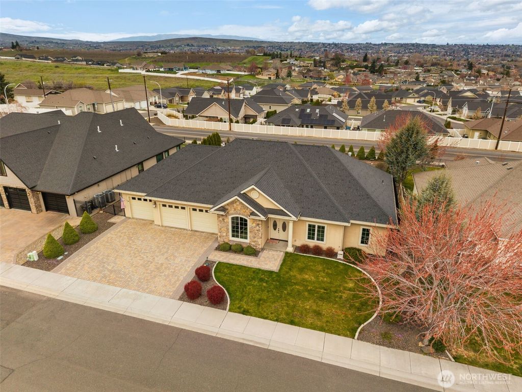 Photo of 7505 Crestfields Road, Yakima, WA 98903 (MLS # 2497567)