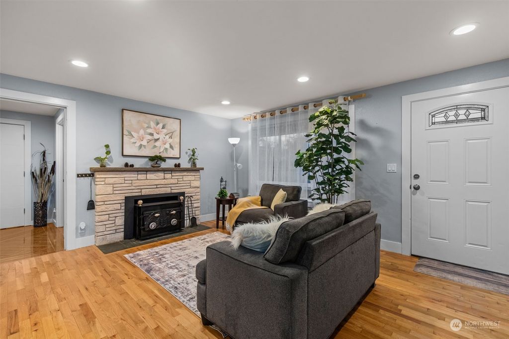 Photo of 15608 SE 128th Street, Renton, WA 98059 (MLS # 2188544)