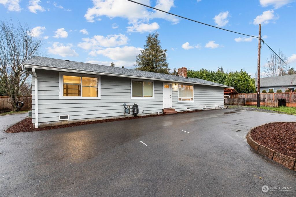 Photo of 15608 SE 128th Street, Renton, WA 98059 (MLS # 2188544)