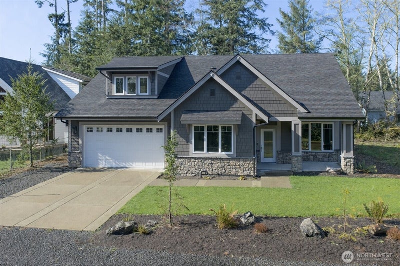 737 Wakina Loop SE