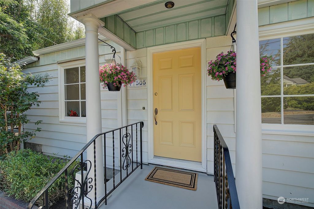 Photo of 11505 40th Avenue NE, Seattle, WA 98125 (MLS # 2277736)