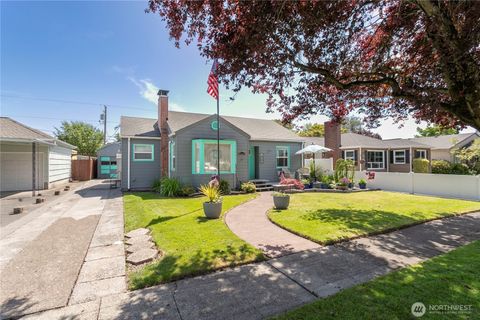 Photo of 2649 Field Street, Longview, WA 98632 (MLS # 2528920)