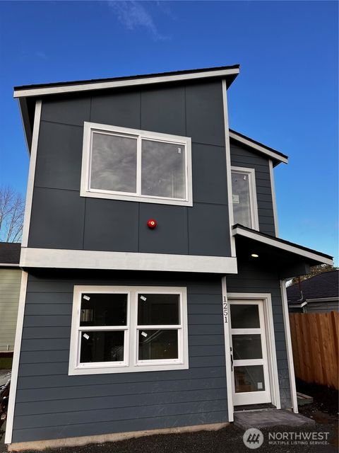 Photo of 1251 SW 151st Street #B, Burien, WA 98166 (MLS # 2446269)