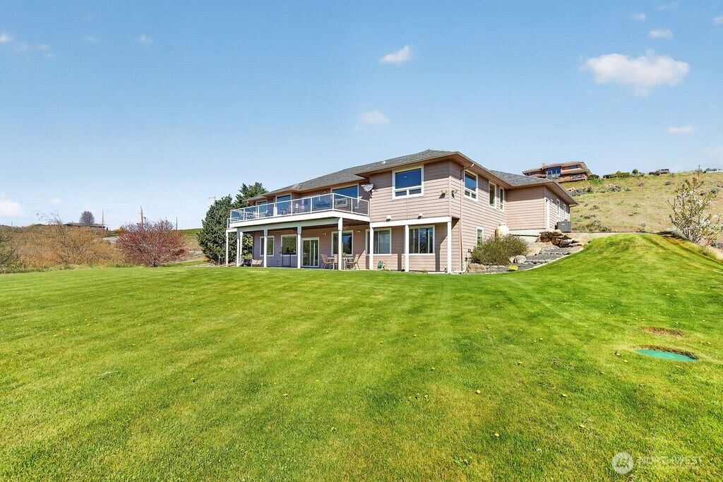 Photo of 2350 10th Street NE, East Wenatchee, WA 98802 (MLS # 2481992)