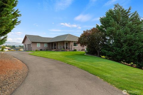 Photo of 2350 10th Street NE, East Wenatchee, WA 98802 (MLS # 2481992)