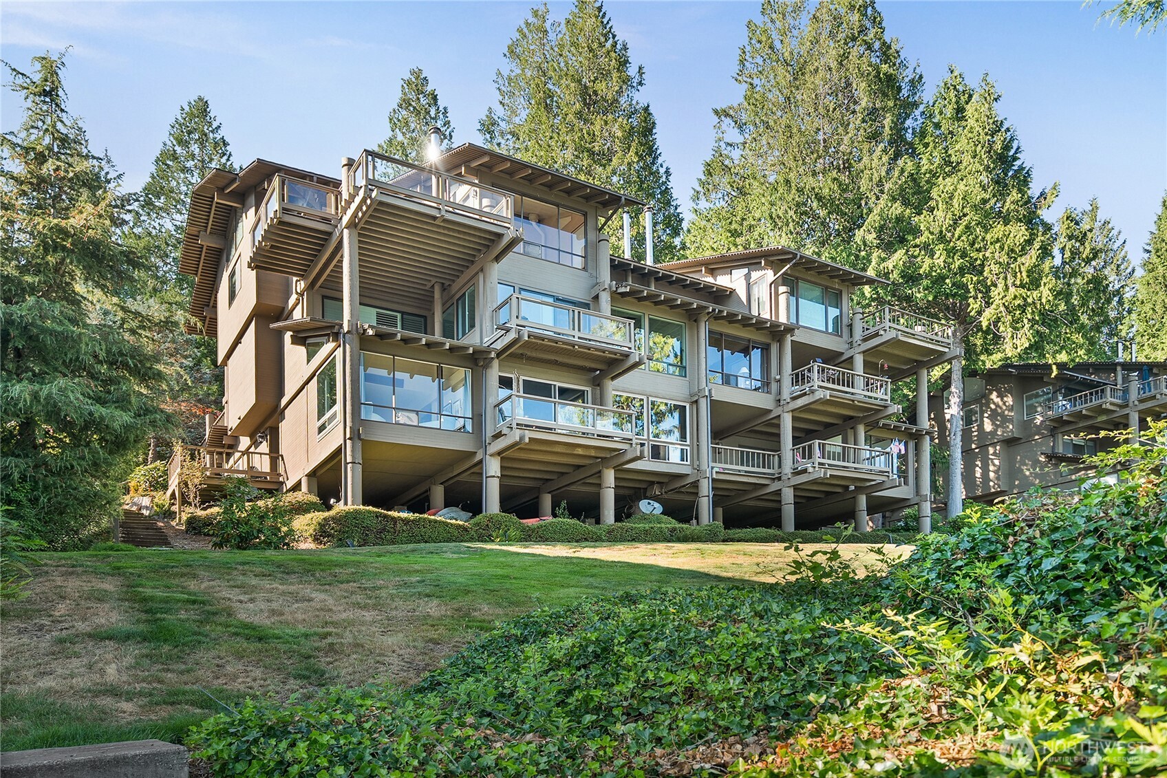 221 North Bay Lane 2