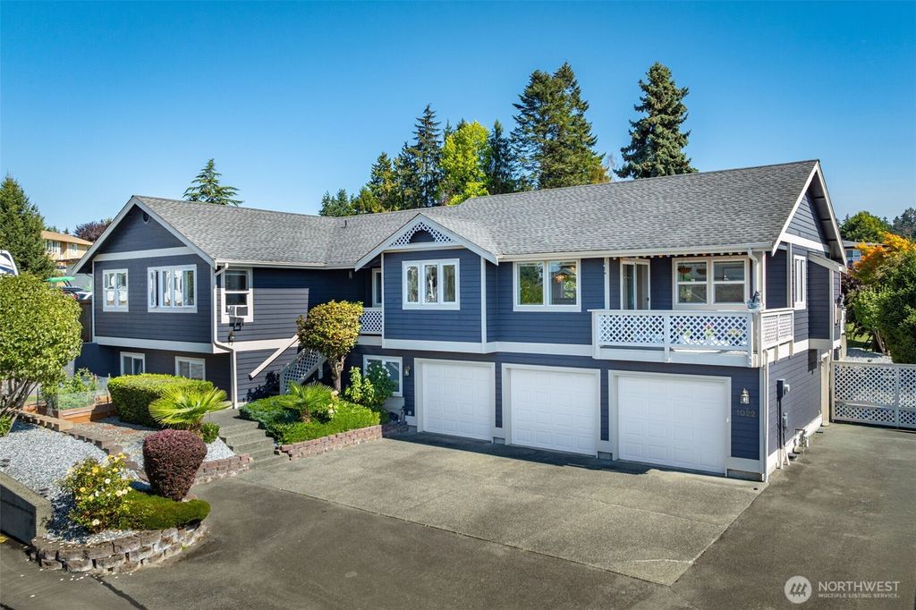 Photo of 1022 S 225th Lane, Des Moines, WA 98198 (MLS # 2432781)