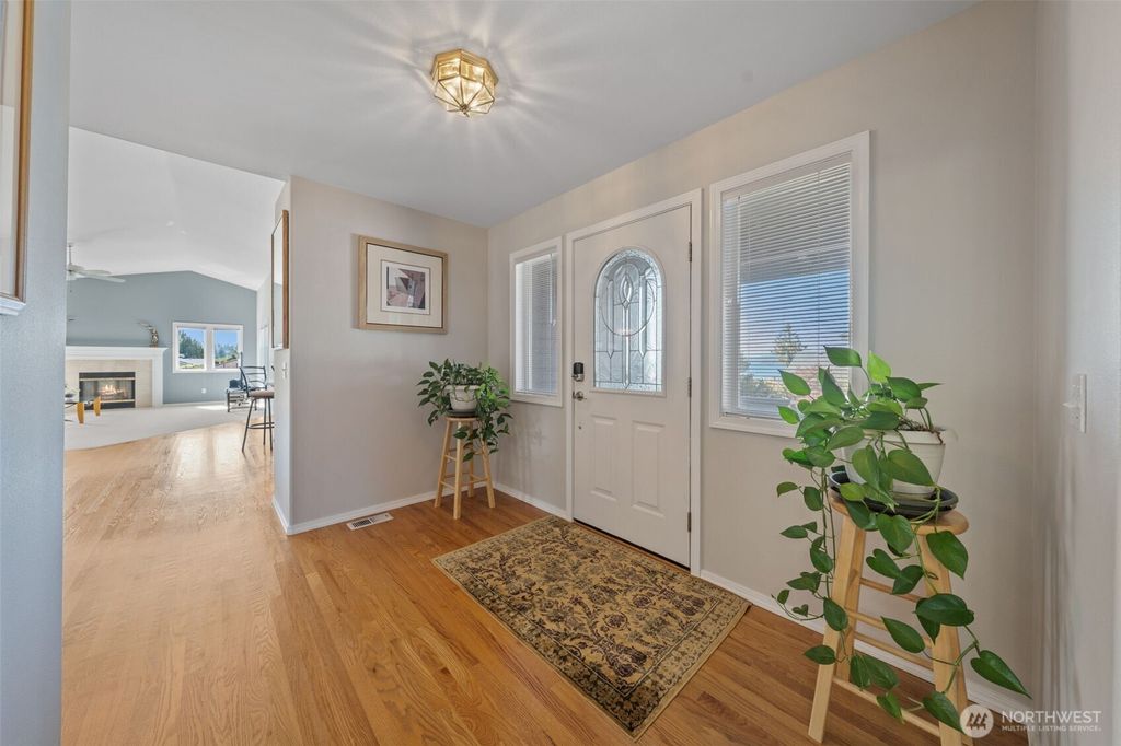 Photo of 1022 S 225th Lane, Des Moines, WA 98198 (MLS # 2432781)