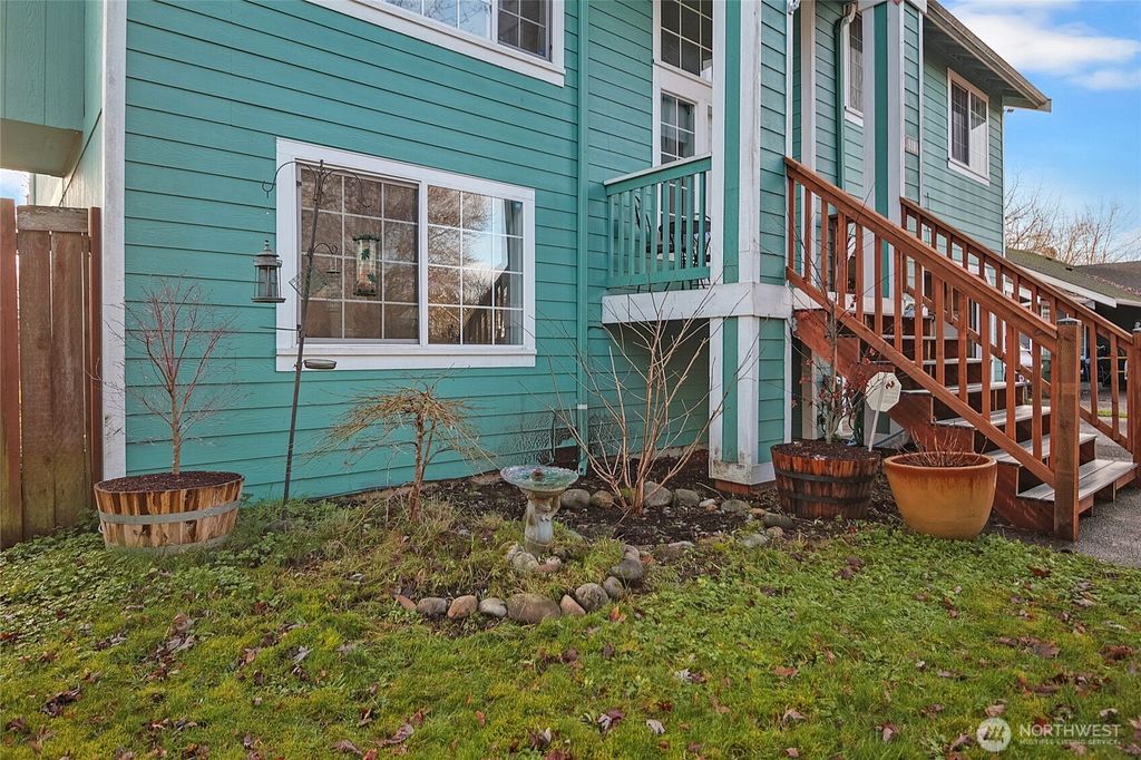Photo of 910 127th Street Ct E, Tacoma, WA 98445 (MLS # 2463762)