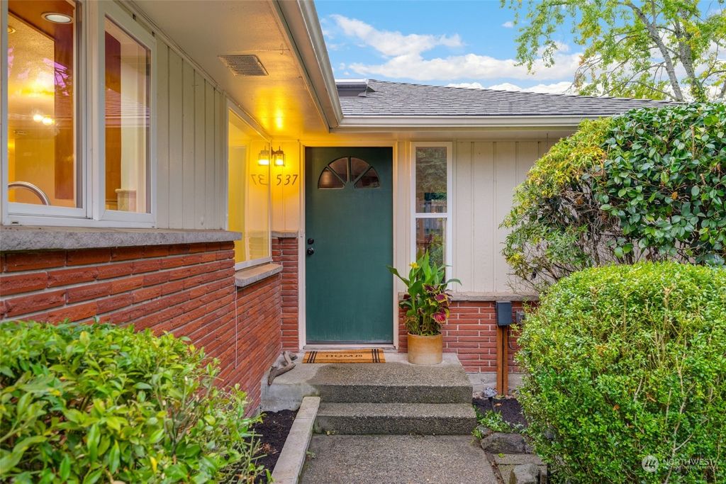 Photo of 537 Woodland Way, Kent, WA 98030 (MLS # 2295555)