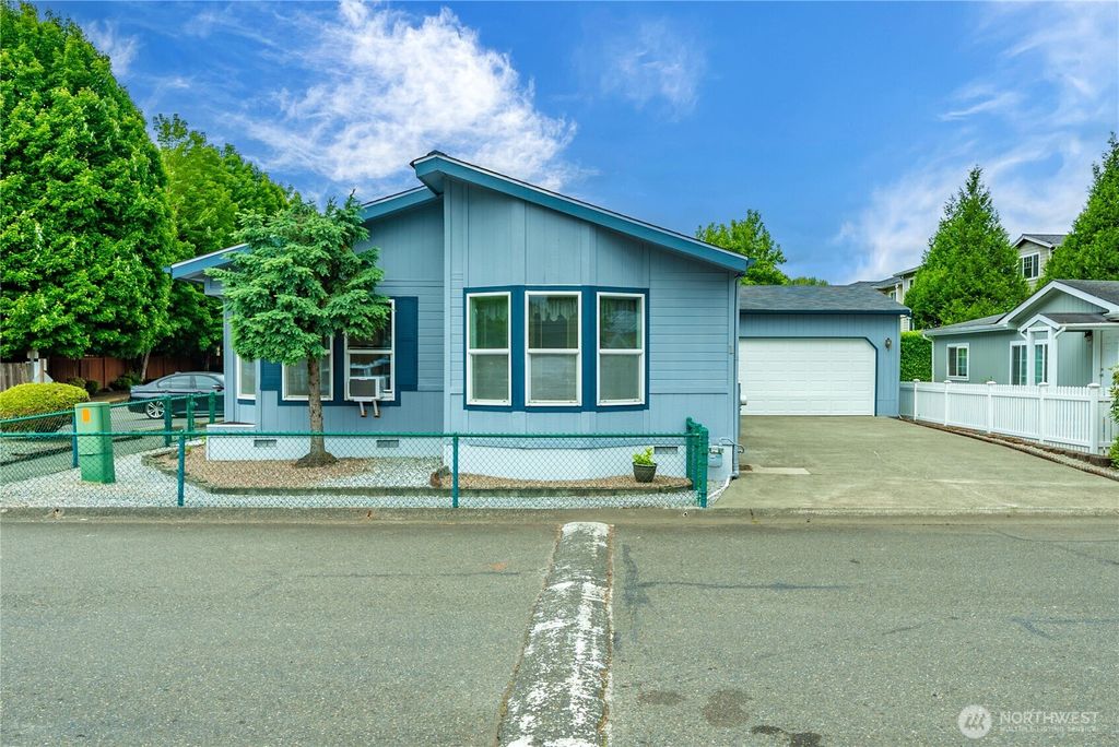 Photo of 15400 SE 155th Place #1, Renton, WA 98058 (MLS # 2538561)