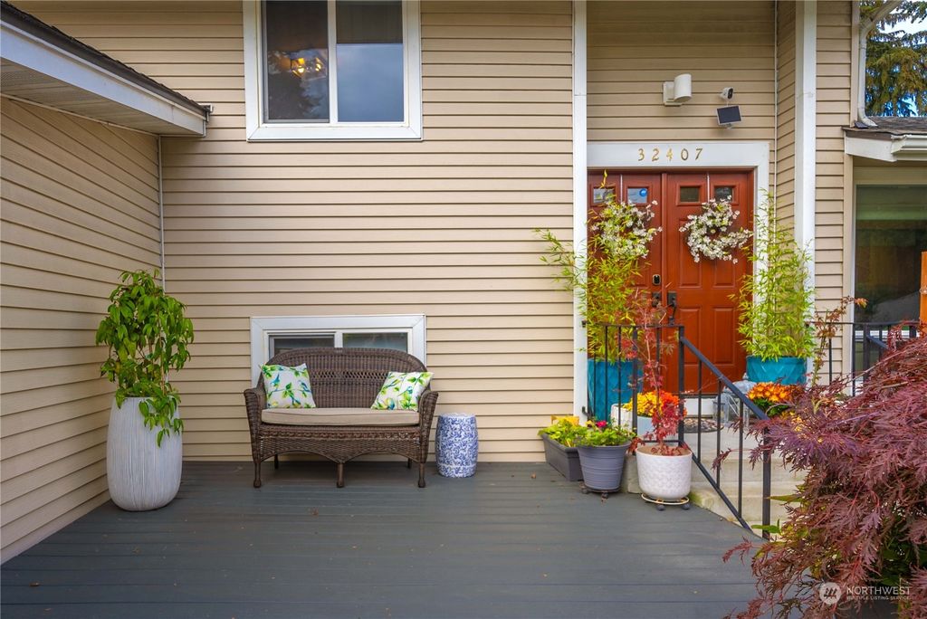 Photo of 32407 6th Avenue SW, Federal Way, WA 98023 (MLS # 2302340)