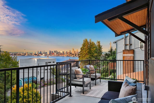4011 SW Massachusetts Street, Seattle