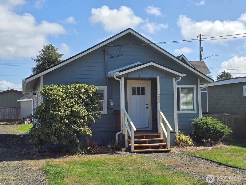 208 N Hoquiam Street