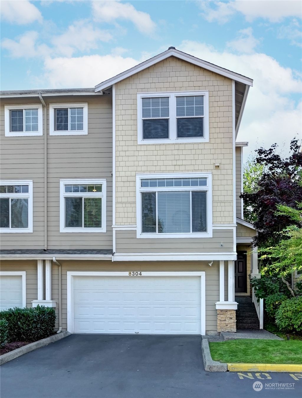 Photo of 8304 NE 140th Street, Kirkland, WA 98034 (MLS # 1992971)