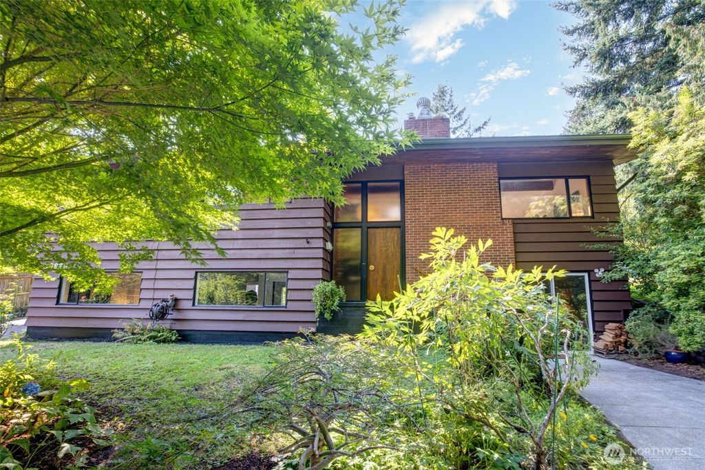 Photo of 20625 4th Avenue SW, Normandy Park, WA 98166 (MLS # 2427807)