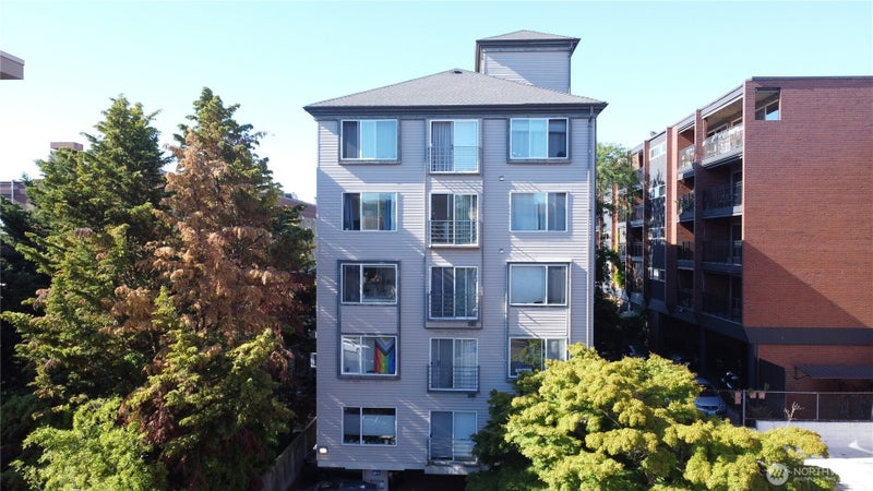 712 E Denny Way 401